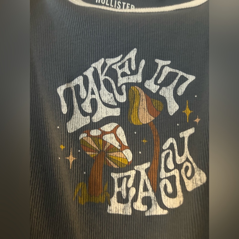 Hollister crop top Large mushroom design